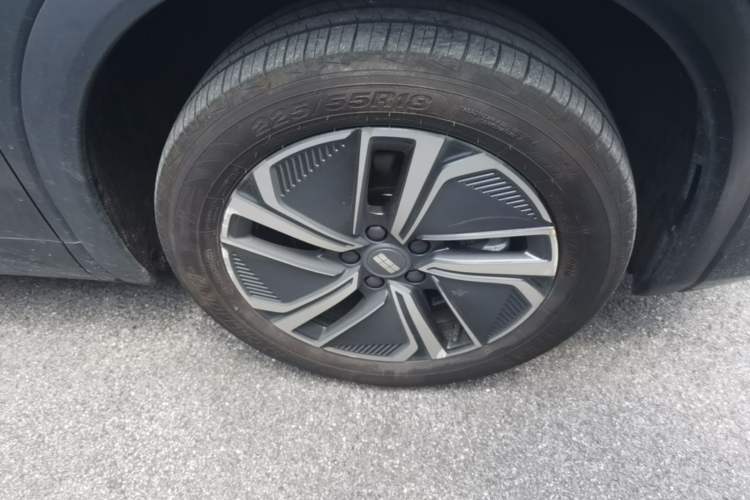 Used Geely Galaxy Xingjian 7 EM-i 2026 Model 135km Leading Edition Right Front Wheel Hub