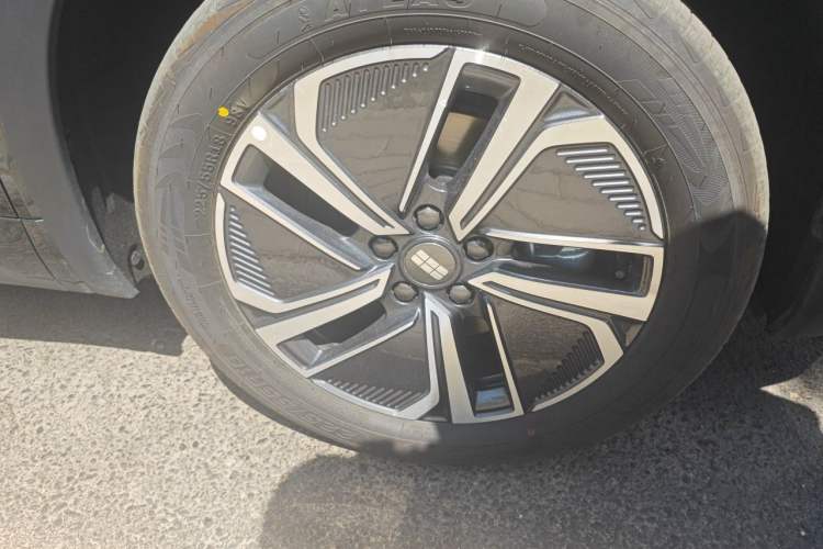 Used Geely Galaxy Xingjian 7 EM-i 2026 Model 135km Leading Edition Right Front Wheel Hub