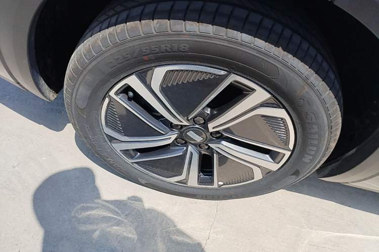 Used Geely Galaxy Xingjian 7 EM-i 2026 Model 135km Smart Navigation Version Right Rear Wheel Hub