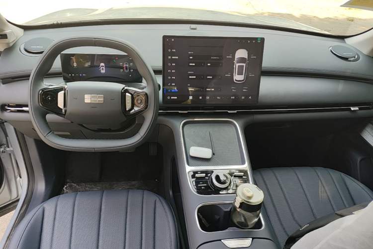 Used Geely Galaxy Xingjian 7 EM-i 2026 Model 135km Smart Navigation Version Center Console