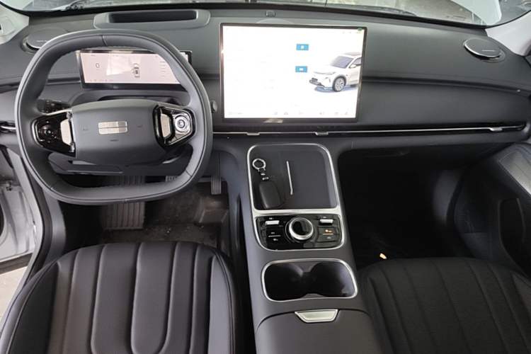 Used Geely Galaxy Xingjian 7 EM-i 2026 Model 135km Leading Edition Center Console