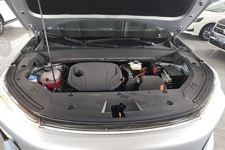 Used Geely Galaxy Xingjian 7 EM-i 2026 Model 135km Leading Edition Engine Bay