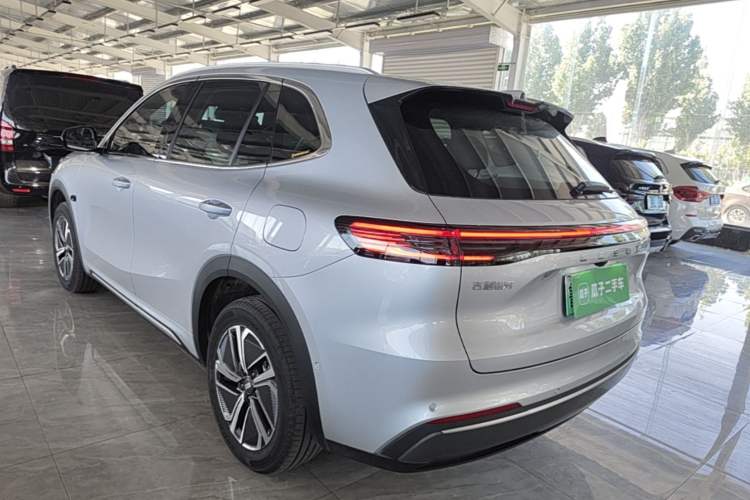 Used Geely Galaxy Xingjian 7 EM-i 2026 Model 135km Leading Edition Exterior 2