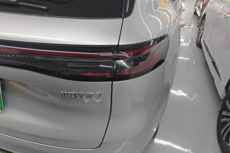 Used Geely Galaxy Xingjian 7 EM-i 2026 Model 135km Leading Edition Exterior 3