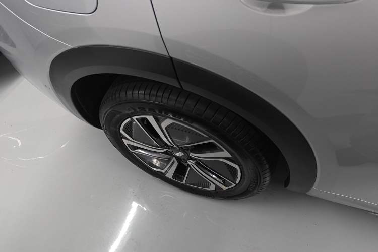 Used Geely Galaxy Xingjian 7 EM-i 2026 Model 135km Leading Edition Exterior 5