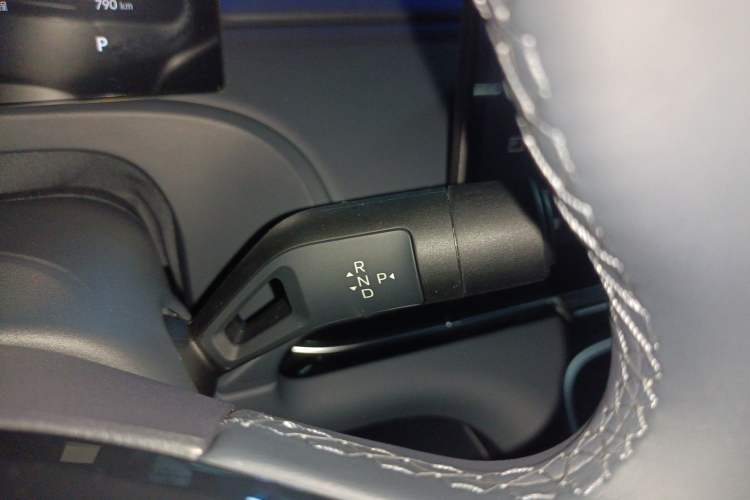 Used Geely Galaxy Xingjian 7 EM-i 2026 Model 135km Starship Version Gear Lever