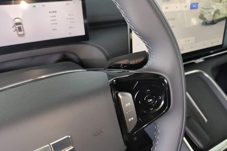 Used Geely Galaxy Xingjian 7 EM-i 2026 Model 135km Leading Edition Gear Lever