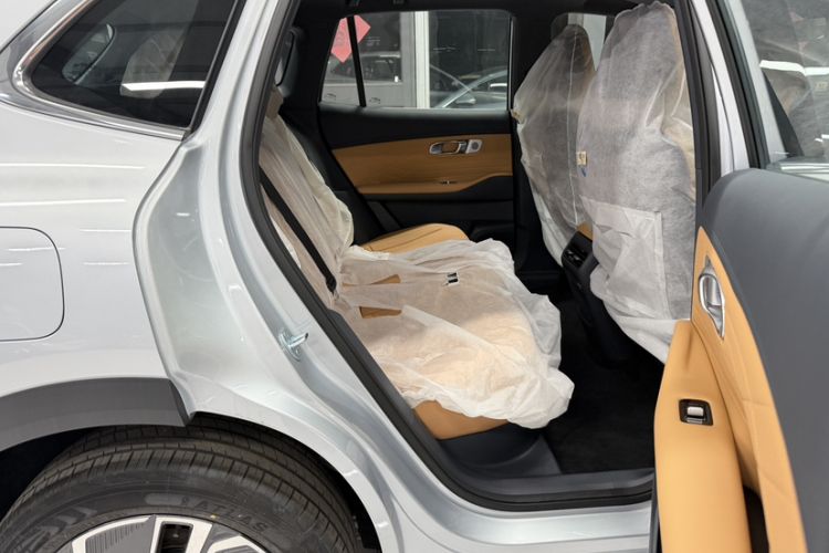 Used Geely Galaxy Xingjian 7 EM-i 2026 Model 135km Leading Edition Interior 1