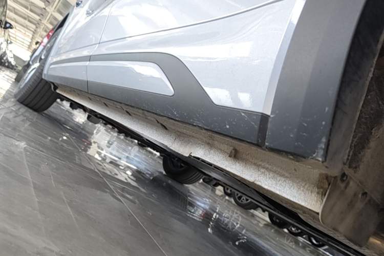 Used Geely Galaxy Xingjian 7 EM-i 2026 Model 135km Leading Edition Left Side Sill