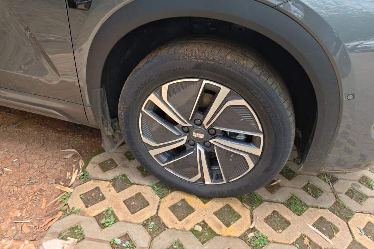 Used Geely Galaxy Xingjian 7 EM-i 2026 Model 135km Smart Navigation Version Right Front Wheel Hub