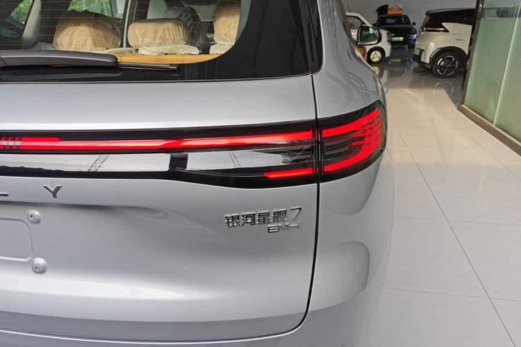 Used Geely Galaxy Xingjian 7 EM-i 2026 Model 135km Leading Edition Right Rear Taillight