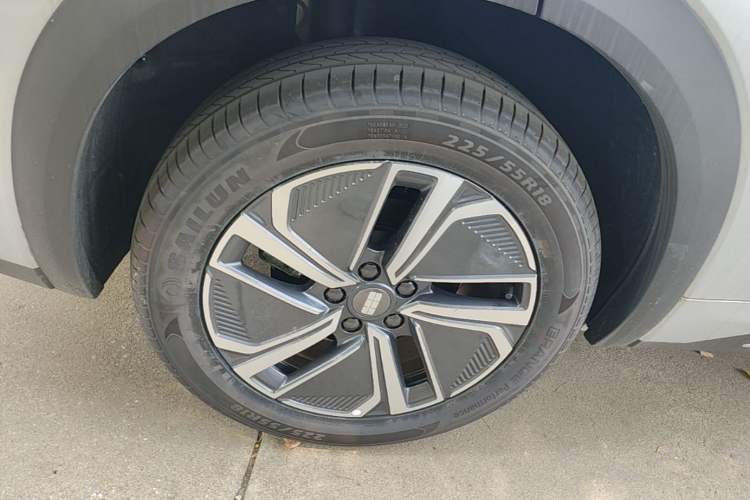 Used Geely Galaxy Xingjian 7 EM-i 2026 Model 135km Smart Navigation Version Right Rear Wheel Hub