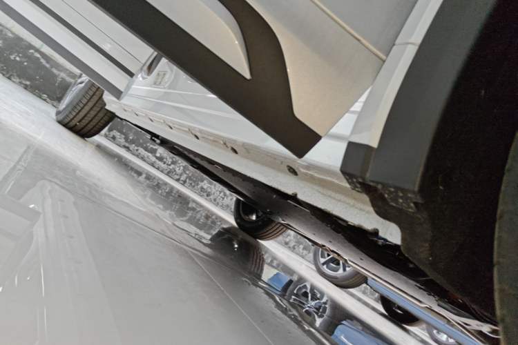 Used Geely Galaxy Xingjian 7 EM-i 2026 Model 135km Leading Edition Right Side Sill