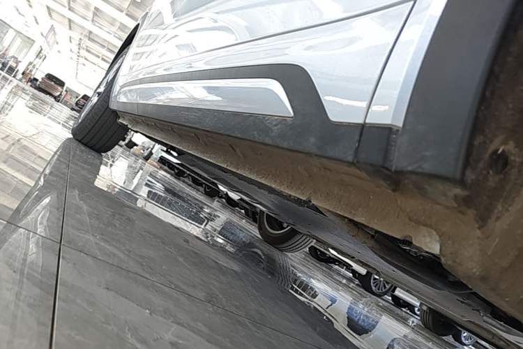 Used Geely Galaxy Xingjian 7 EM-i 2026 Model 135km Leading Edition Right Side Sill