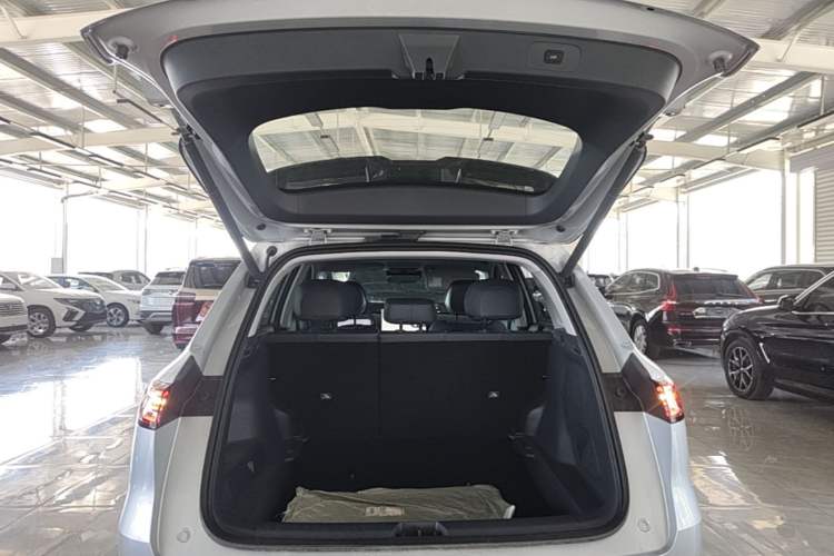 Used Geely Galaxy Xingjian 7 EM-i 2026 Model 135km Leading Edition Trunk