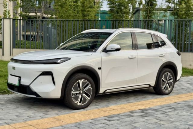 Używany Geely Galaxy Xingjian 7 EM-i 2026 Model 135km Smart Navigation Version