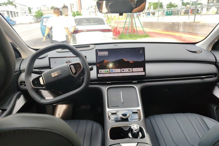 Used Geely Galaxy Xingjian 7 EM-i 2026 525km Long-Range+ Center Console