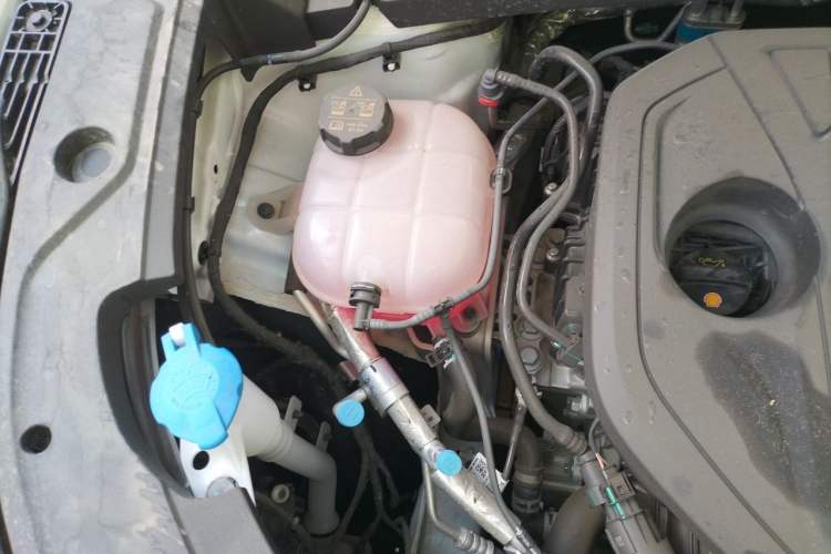 Used Geely Galaxy Xingjian 7 EM-i 2026 Model 135km Leading Edition Engine Bay Right