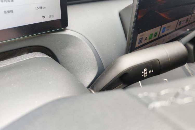 Used Geely Galaxy Xingjian 7 EM-i 2026 525km Long-Range+ Gear Lever