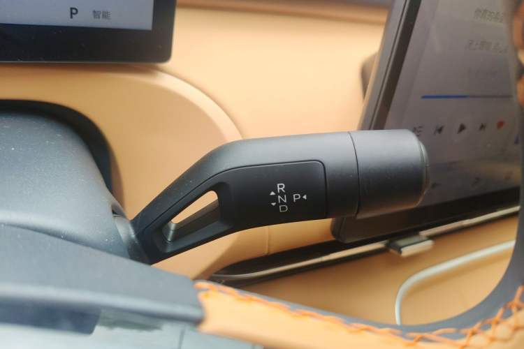 Used Geely Galaxy Xingjian 7 EM-i 2026 Model 135km Starship Version Gear Lever