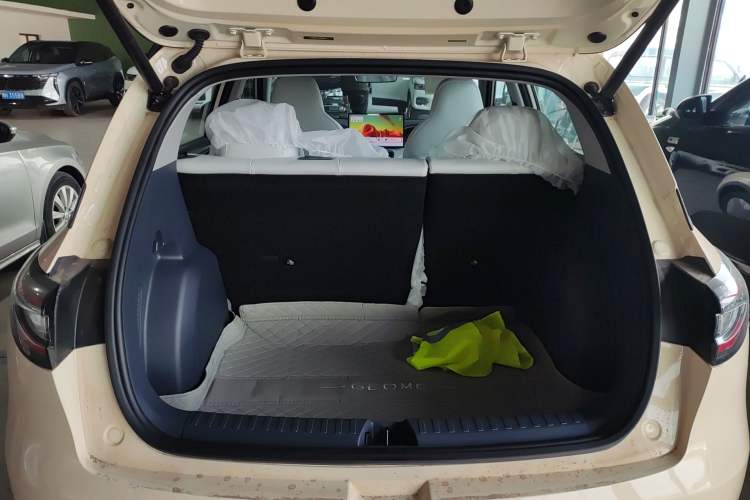 Used Geely Galaxy Geome 2025 310km Dream Edition Trunk
