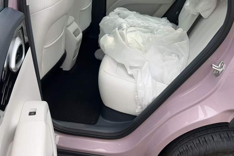 Used Geely Galaxy Geome 2026 Model 310km Youth Edition Interior 4