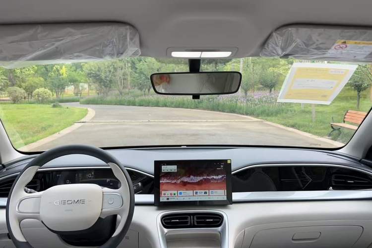 Used Geely Galaxy Geome 2026 Model 310km Youth Edition Interior 6