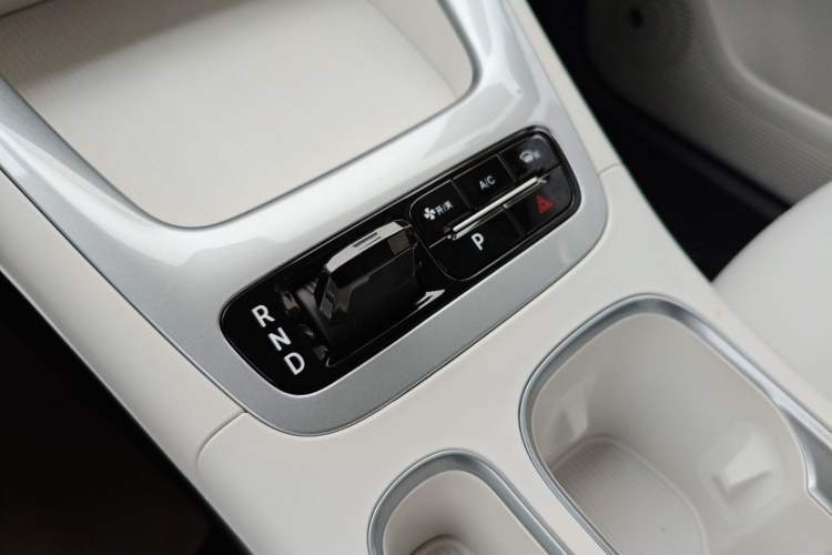Used Geely Galaxy Geome 2026 Model 310km Youth Edition Gear Lever