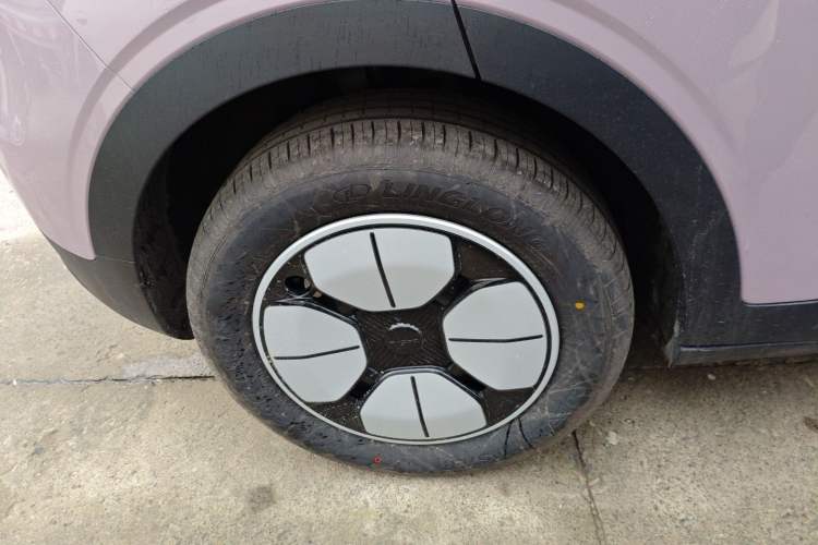 Used Geely Galaxy Geome 2026 Model 310km Youth Edition Right Rear Wheel Hub