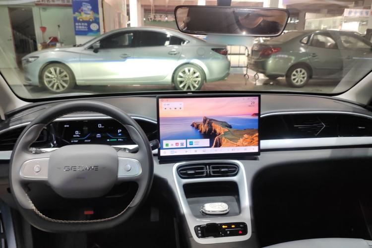 Used Geely Galaxy Geome 2025 UP 410km Exploration Edition Center Console