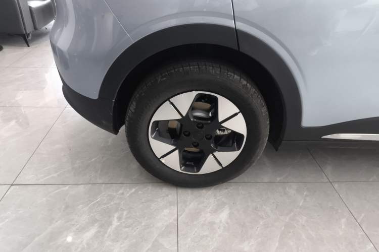 Used Geely Galaxy Geome 2025 UP 410km Exploration Edition Exterior 2