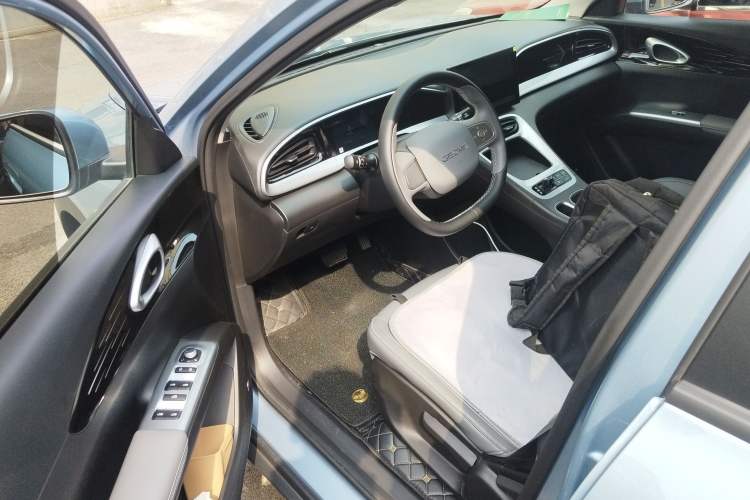 Used Geely Galaxy Geome 2025 310km Youth Edition Interior 3