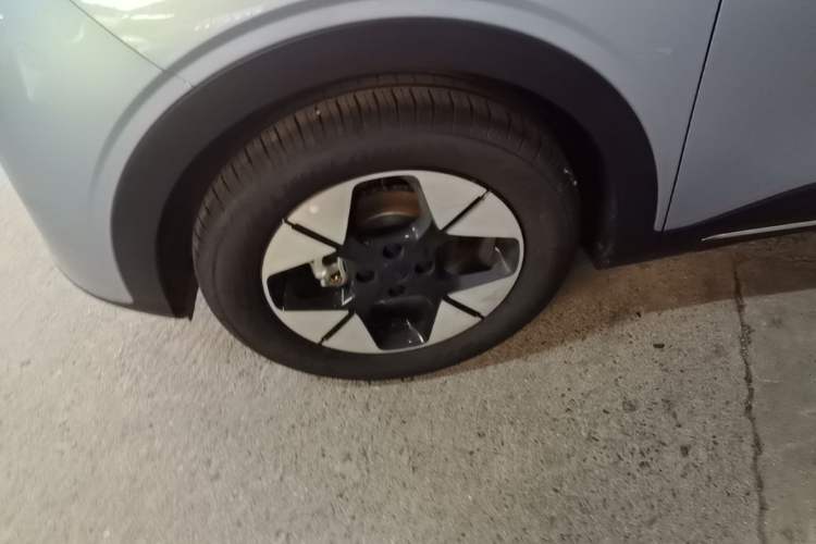 Used Geely Galaxy Geome 2025 310km Dream Edition Left Front Wheel Hub