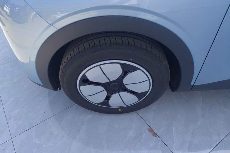 Used Geely Galaxy Geome 2025 310km Youth Edition Left Front Wheel Hub