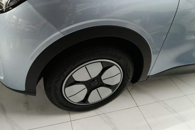 Used Geely Galaxy Geome 2025 310km Youth Edition Left Front Wheel Hub