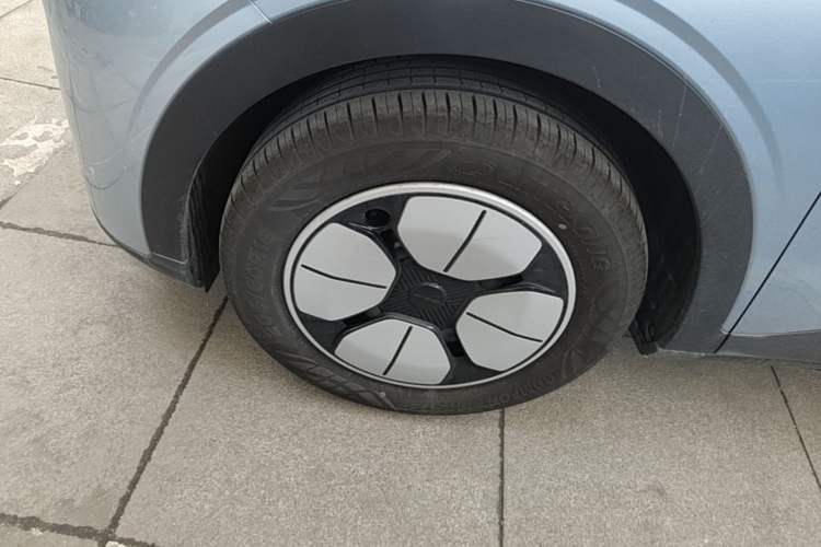 Used Geely Galaxy Geome 2025 310km Youth Edition Left Front Wheel Hub