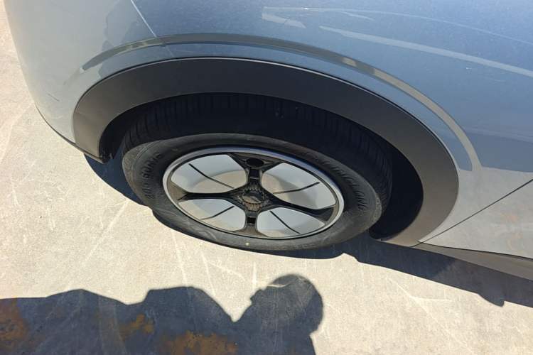 Used Geely Galaxy Geome 2025 310km Youth Edition Left Front Wheel Hub