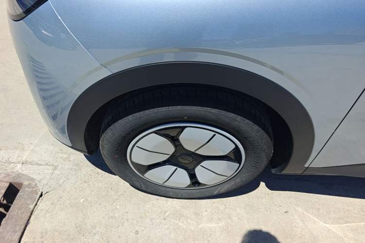 Used Geely Galaxy Geome 2025 310km Youth Edition Left Front Wheel Hub