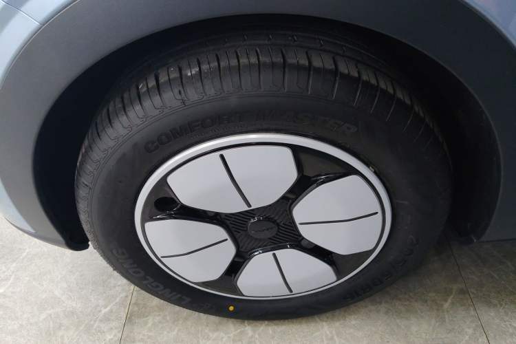 Used Geely Galaxy Geome 2025 310km Youth Edition Left Front Wheel Hub