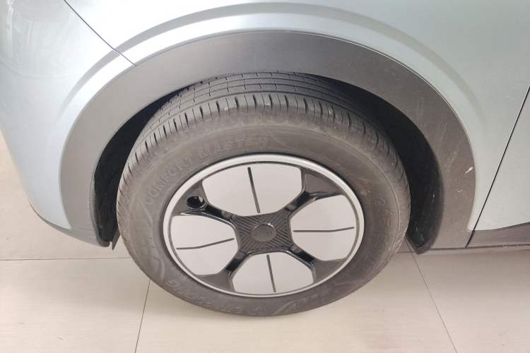 Used Geely Galaxy Geome 2025 410 km Free Version Left Front Wheel Hub