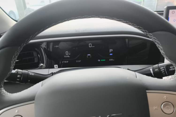 Used Geely Galaxy Geome 2025 UP 410km Exploration Edition Odometer Close Up