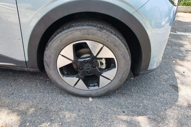 Used Geely Galaxy Geome 2025 310km Dream Edition Right Front Wheel Hub
