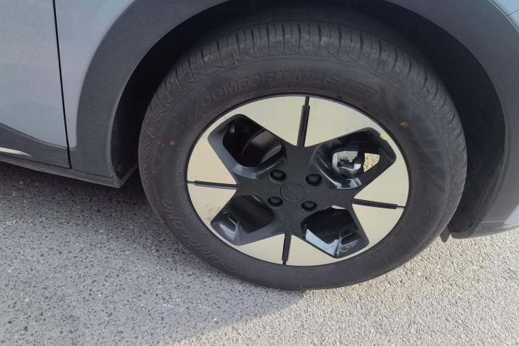Used Geely Galaxy Geome 2025 UP 410km Exploration Edition Right Front Wheel Hub