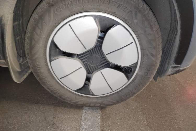 Used Geely Galaxy Geome 2025 310km Youth Edition Right Front Wheel Hub