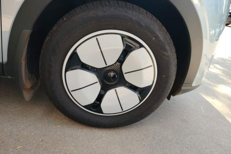 Used Geely Galaxy Geome 2025 310km Youth Edition Right Front Wheel Hub