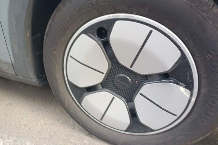Used Geely Galaxy Geome 2025 310km Youth Edition Right Front Wheel Hub