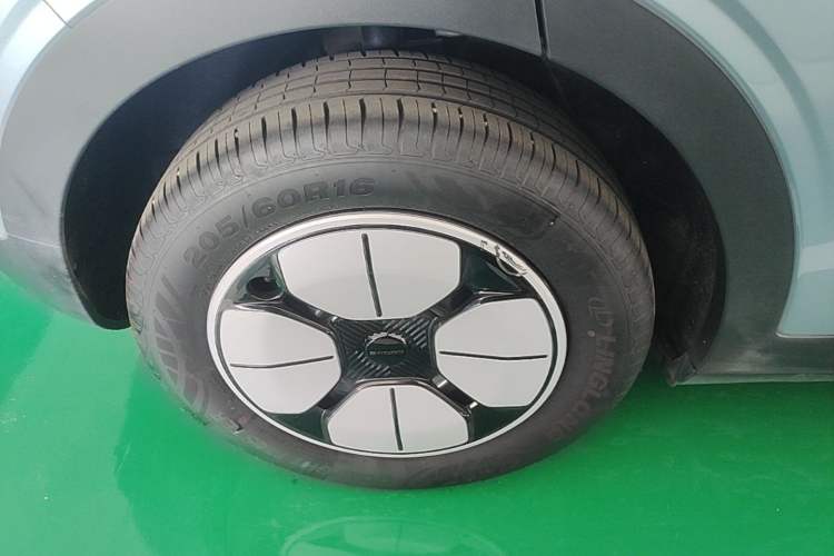 Used Geely Galaxy Geome 2025 310km Youth Edition Right Rear Wheel Hub