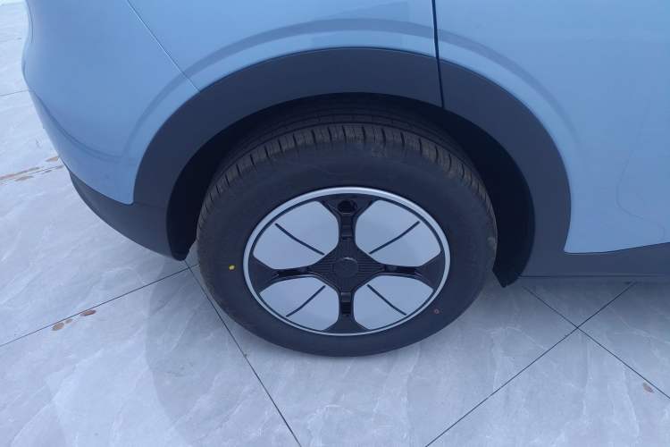 Used Geely Galaxy Geome 2025 310km Youth Edition Right Rear Wheel Hub