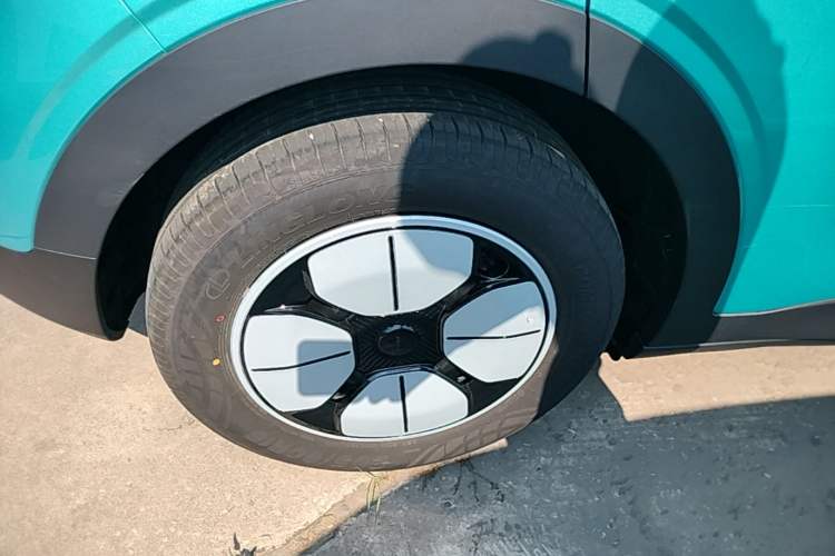 Used Geely Galaxy Geome 2025 310km Youth Edition Right Rear Wheel Hub