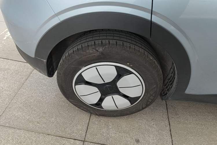 Used Geely Galaxy Geome 2025 310km Youth Edition Right Rear Wheel Hub